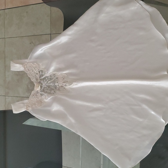Intimate Concepts Off White satin nightie - Picture 7 of 9